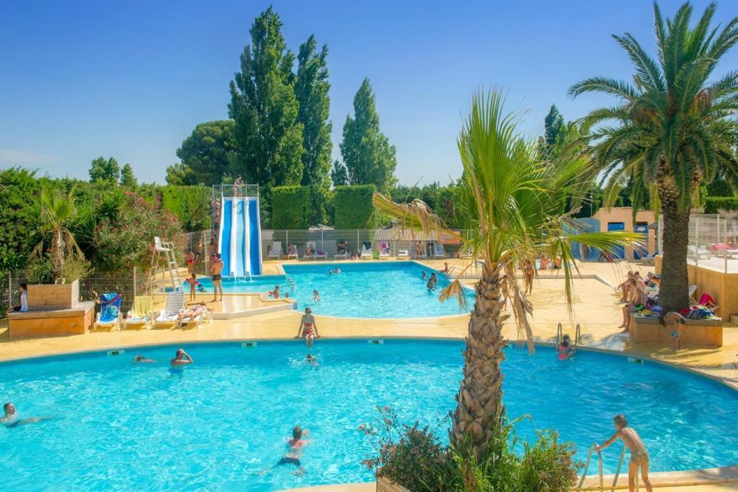 Mobilhome Au Camping Les Salins De La Gardiole Ex Camping Europe فيك- لا-غارديول المظهر الخارجي الصورة