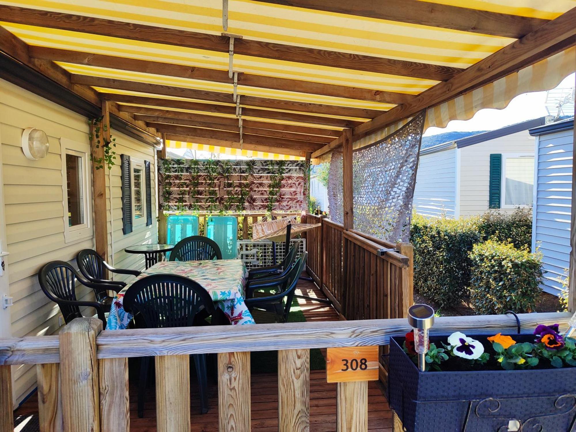 Mobilhome Au Camping Les Salins De La Gardiole Ex Camping Europe فيك- لا-غارديول المظهر الخارجي الصورة